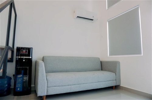 Photo 11 - Modern And Cozy Living Studio Loft At Kingland Avenue Apartment