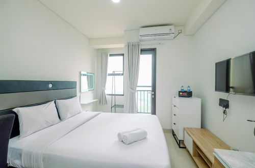 Photo 2 - Comfy And Modern Studio Transpark Cibubur Apartment