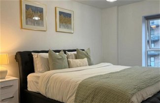 Photo 2 - Stunning 2-bed Apartment in Dartford
