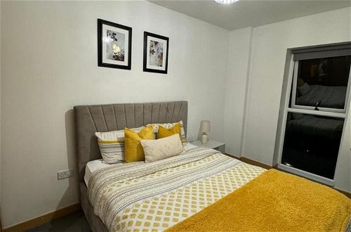 Photo 8 - Stunning 2-bed Apartment in Dartford