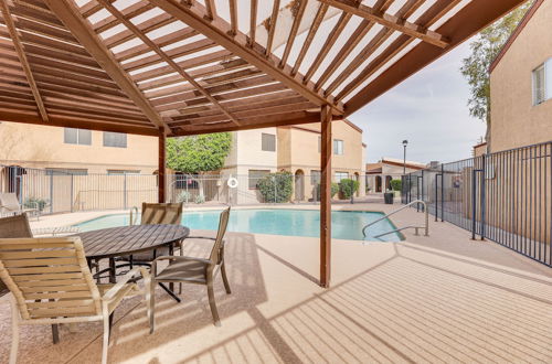 Foto 9 - Mesa Townhome w/ Pool Access ~ 7 Mi to Asu