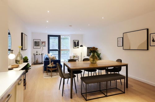 Photo 12 - The Putney Escape - Trendy 2bdr Flat With Terrace + Parking