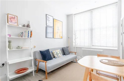 Foto 12 - Chic 1BD Flat W/patio - 2 Mins From Baron's Court