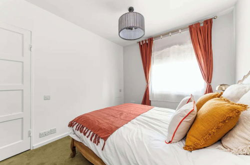 Photo 1 - Serene 3BD Flat, View of the Thames - Hammersmith