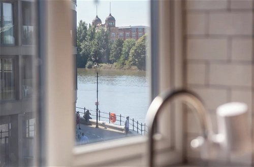 Photo 11 - Serene 3BD Flat, View of the Thames - Hammersmith