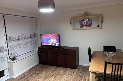 Foto 16 - Stunning 2-bed Apartment in Hornchurch
