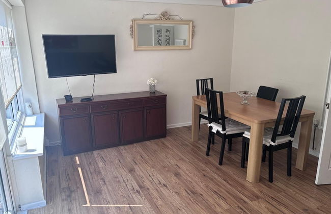Spacious 2-bed Apartment in Hornchurch - Foto 1
