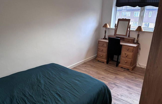 Spacious 2-bed Apartment in Hornchurch - Foto 2