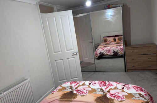 Photo 2 - Stunning 2-bed Apartment in Hornchurch
