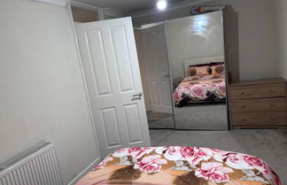 Photo 2 - Stunning 2-bed Apartment in Hornchurch