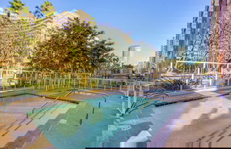 Foto 3 - Luxe Long Beach Condo w/ Pool: 1 Mi to Shoreline
