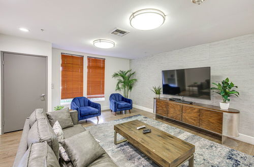 Photo 27 - Luxe Long Beach Condo w/ Pool: 1 Mi to Shoreline