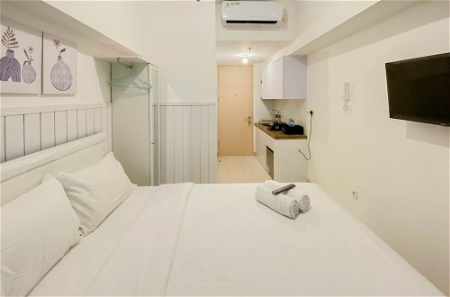 Foto 3 - Cozy And Restful Studio Tokyo Riverside Pik 2 Apartment