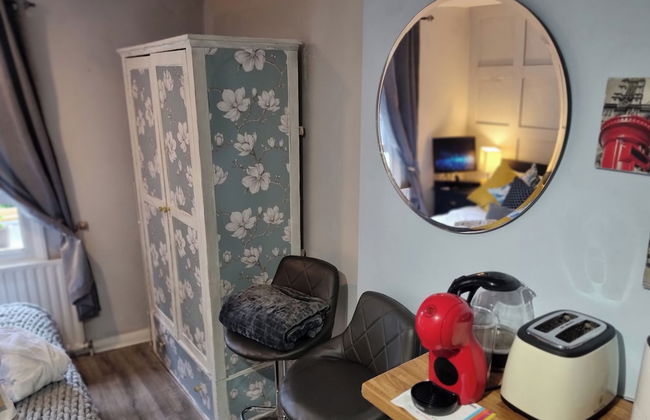 Charming 1-bed Studio Annex,parking,kitchen,wifi - Foto 2