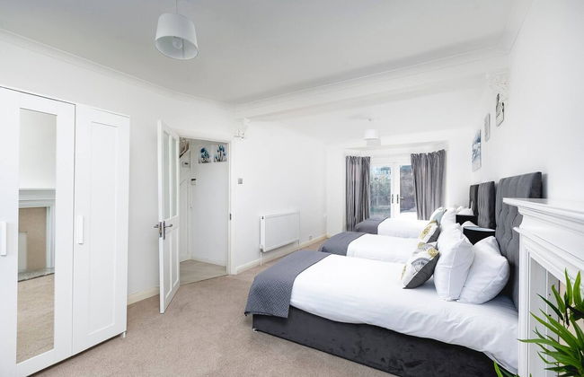 Skyvillion - Enfield 4bed House W Garden & Parking - Foto 3