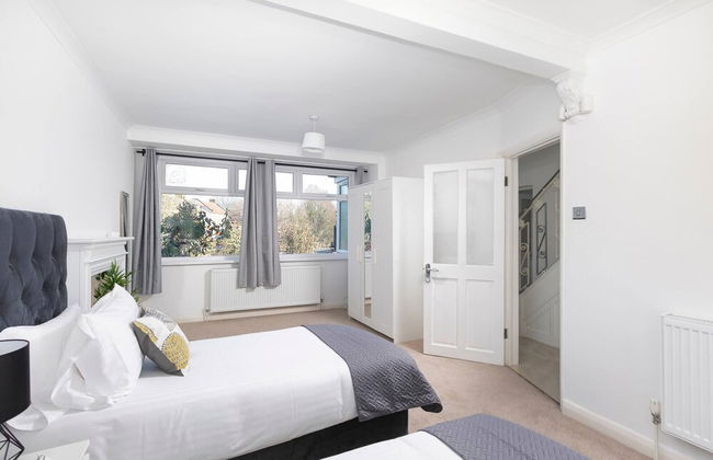 Skyvillion - Enfield 4bed House W Garden & Parking - Foto 4