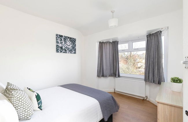 Skyvillion - Enfield 4bed House W Garden & Parking - Foto 6