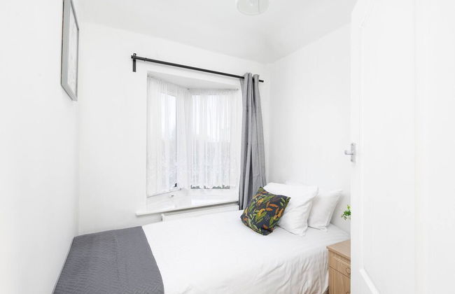 Skyvillion - Enfield 4bed House W Garden & Parking - Foto 19