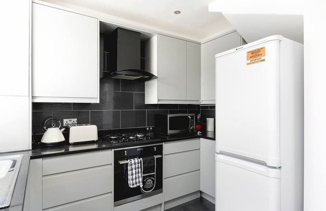 Skyvillion - Enfield 4bed House W Garden & Parking - Foto 26