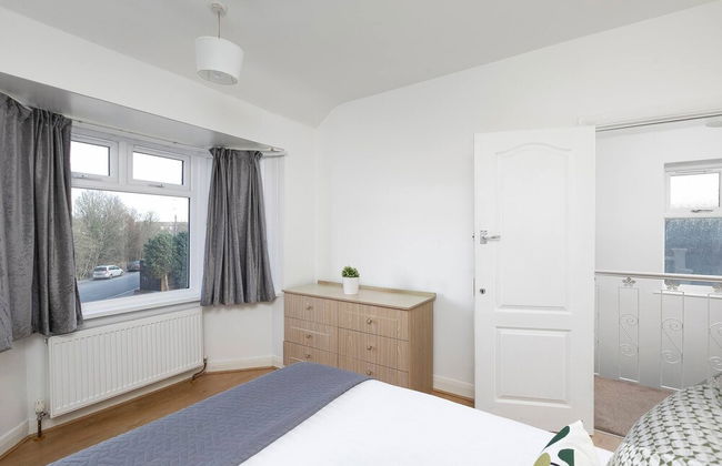 Skyvillion - Enfield 4bed House W Garden & Parking - Foto 11