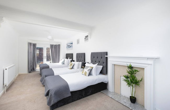 Skyvillion - Enfield 4bed House W Garden & Parking - Foto 12