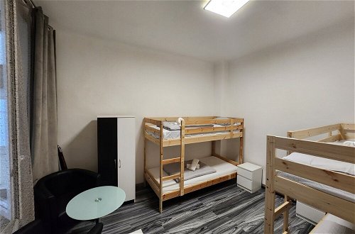 Photo 3 - Small Apartment for Groups in City Centre