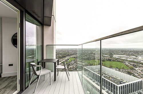 Photo 20 - Modern Sky-high Flat In North Acton