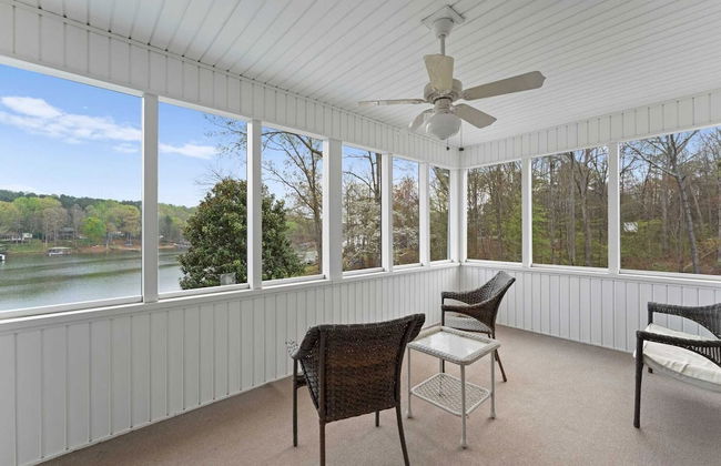 Sleeps 22, Lakefront w/ Private Dock & Pool, 2 Houses Lake Living by Avantstay - Photo 77