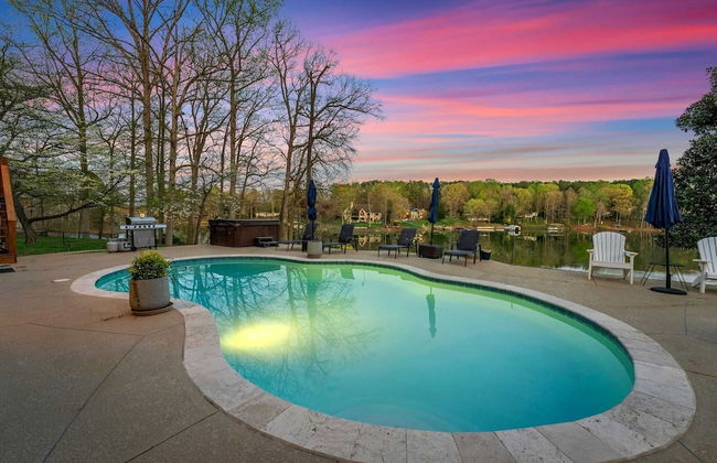 Sleeps 22, Lakefront w/ Private Dock & Pool, 2 Houses Lake Living by Avantstay - Photo 9