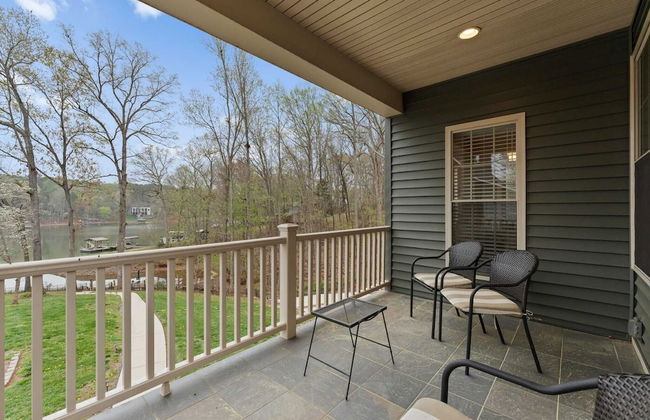 Sleeps 22, Lakefront w/ Private Dock & Pool, 2 Houses Lake Living by Avantstay - Photo 28
