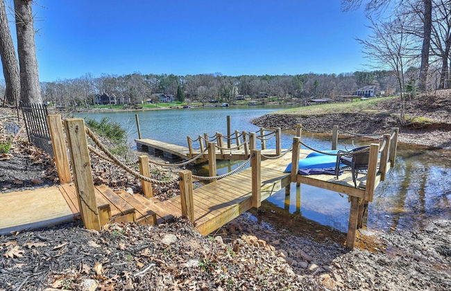 Sleeps 22, Lakefront w/ Private Dock & Pool, 2 Houses Lake Living by Avantstay - Photo 13