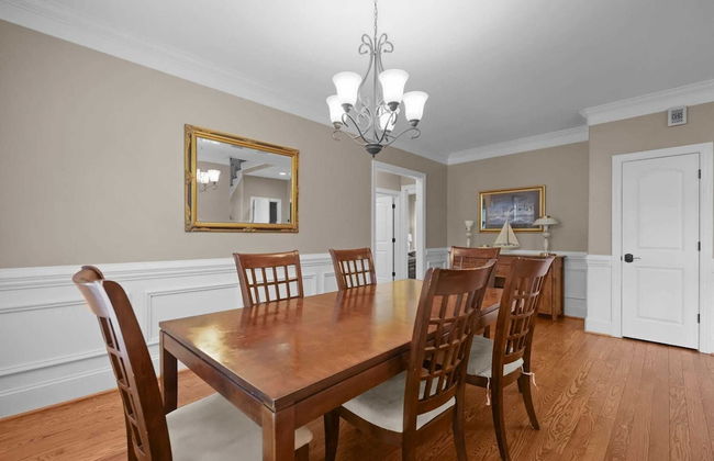Sleeps 22, Lakefront w/ Private Dock & Pool, 2 Houses Lake Living by Avantstay - Photo 18
