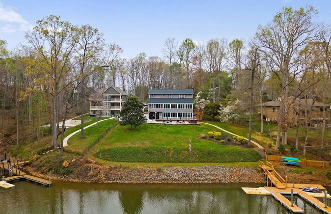 Sleeps 22, Lakefront w/ Private Dock & Pool, 2 Houses Lake Living by Avantstay - Photo 7