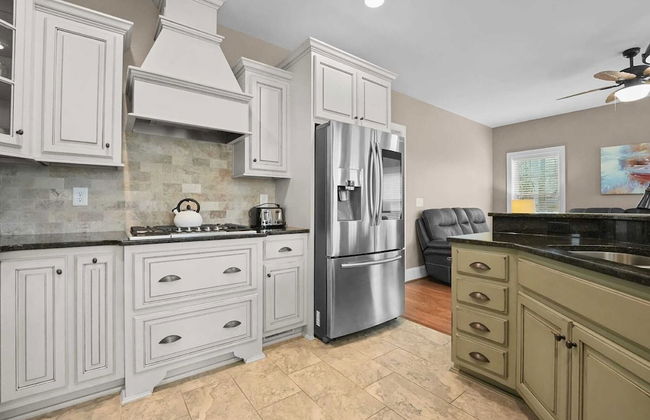 Sleeps 22, Lakefront w/ Private Dock & Pool, 2 Houses Lake Living by Avantstay - Photo 67