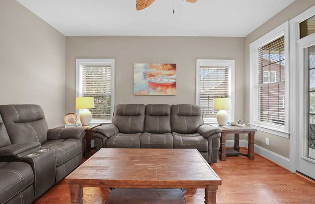 Sleeps 22, Lakefront w/ Private Dock & Pool, 2 Houses Lake Living by Avantstay - Photo 24