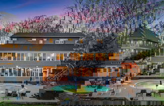 Foto 1 - Sleeps 22, Lakefront w/ Private Dock & Pool, 2 Houses Lake Living by Avantstay
