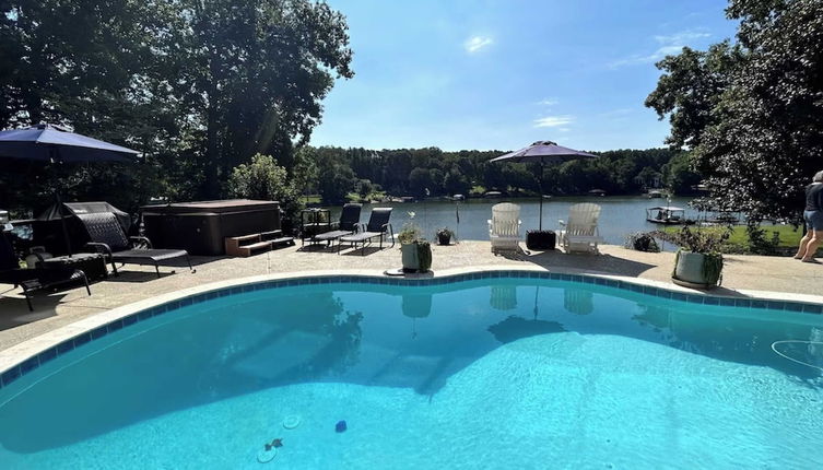 Photo 1 - Lake Living by Avantstay Sleeps 22 + Dock, Pool