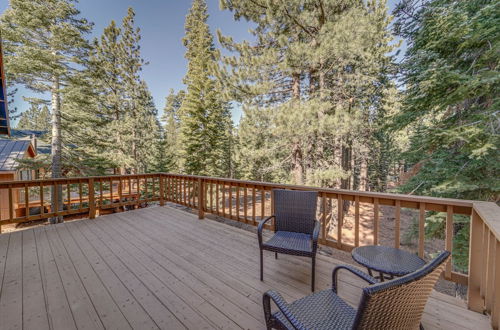 Foto 3 - Pet-friendly Home in Truckee w/ Balconies + Grill