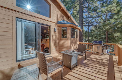 Foto 1 - Pet-friendly Home in Truckee w/ Balconies + Grill