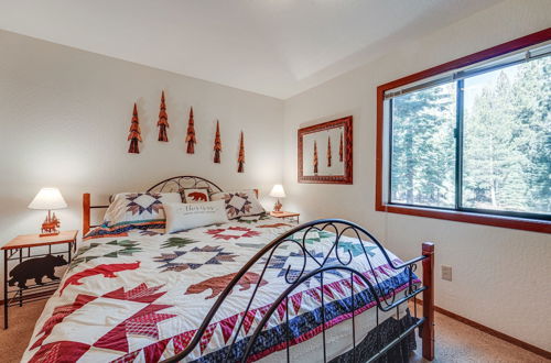 Foto 14 - Pet-friendly Home in Truckee w/ Balconies + Grill