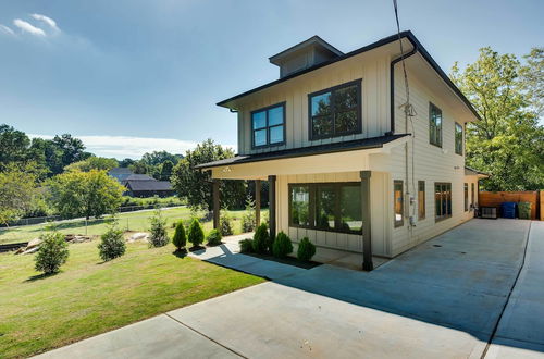 Photo 10 - Luxury Smart Home: 2 Miles to Downtown Atlanta