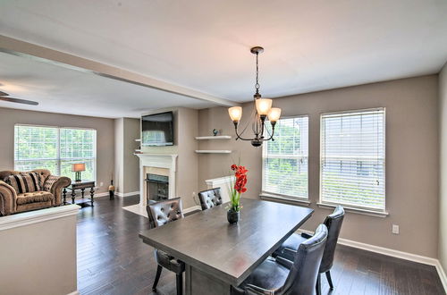 Foto 8 - Spacious Nashville Townhome w/ Private Deck & Yard