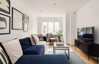 Photo 1 - The Walworth Hideout - Elegant 2bdr Flat