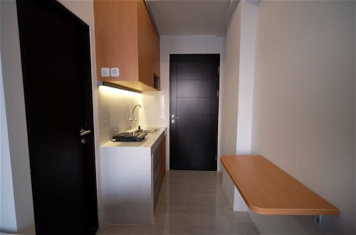 Foto 19 - Tidy And Cozy Stay Studio Apartment At Suncity Residence