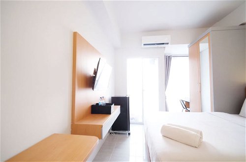 Foto 6 - Tidy And Cozy Stay Studio Apartment At Suncity Residence
