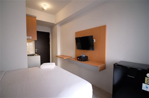 Foto 2 - Tidy And Cozy Stay Studio Apartment At Suncity Residence