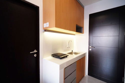 Foto 9 - Tidy And Cozy Stay Studio Apartment At Suncity Residence
