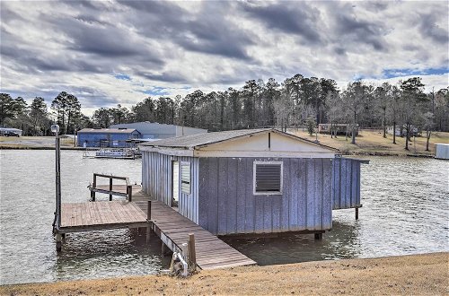 Photo 19 - Lake Sinclair Cottage With Deck & Boat Dock