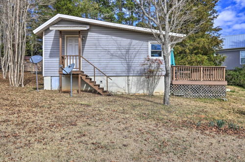 Photo 6 - Lake Sinclair Cottage With Deck & Boat Dock