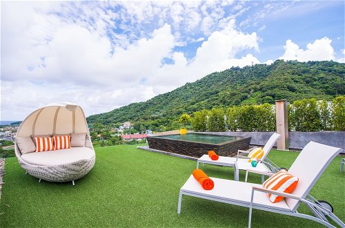 Foto 15 - Luxury 5-Bedroom Villa With Games Room in Kata